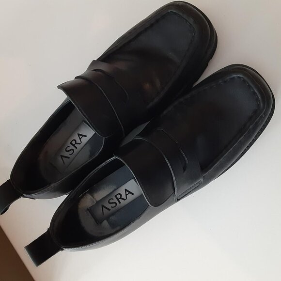 ASRA Lug Sole Square Toe Loafer - 7 1/2 - Picture 4 of 7